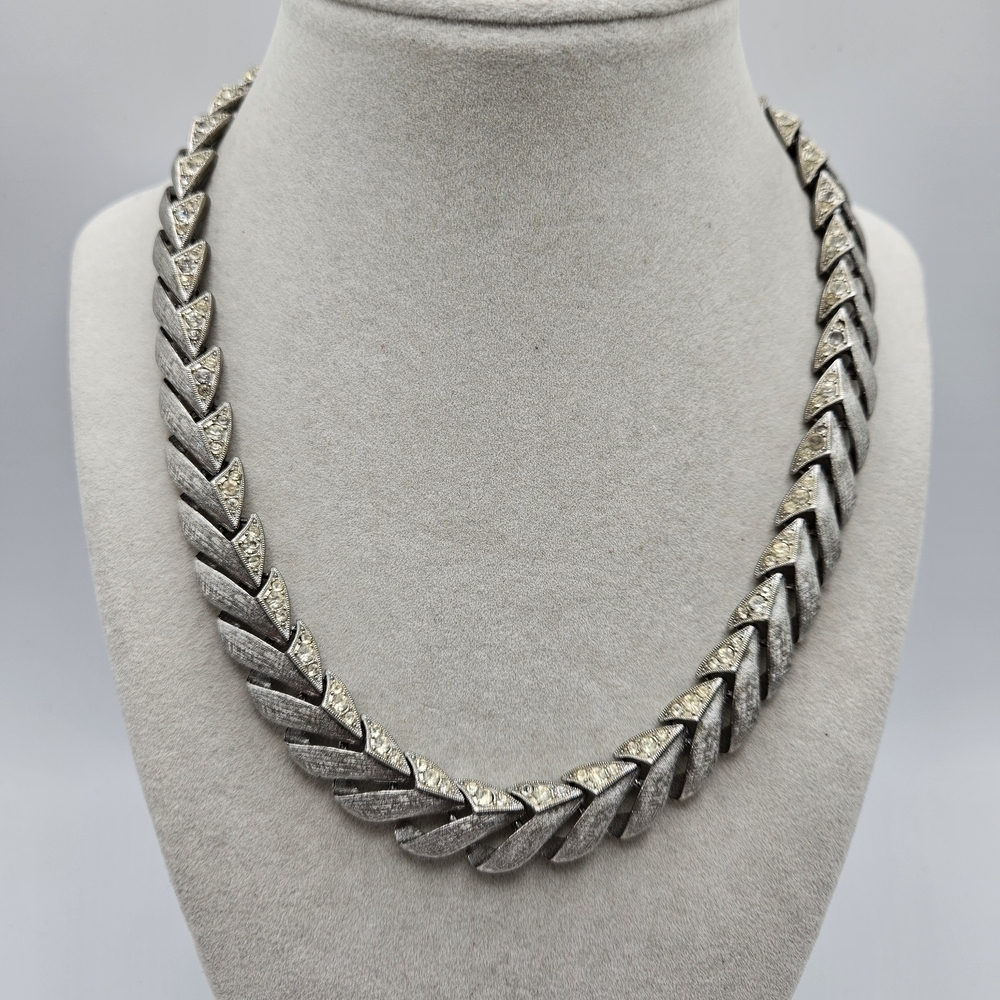 VINTAGE Silver Tone Rhinestone Articulated Hinged Leaf Link Necklace